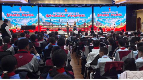 诵读经典润童心 红色书香助成长