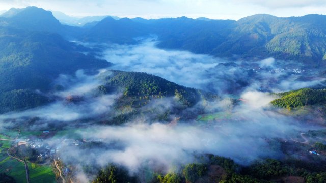 昌宁更戛日出云海1 拍摄 杨冲楷 拍摄时间 2023.04.10.jpg