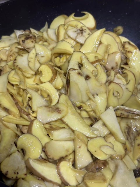 保山：骑上摩托去找菌，一找一箩筐配图 (14).jpg