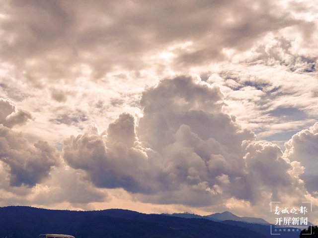 大理弥渡：彩云宛如宫崎骏漫画的彩色天空 (8).jpg