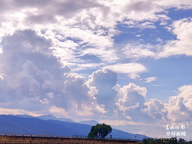 大理弥渡：彩云宛如宫崎骏漫画的彩色天空 (5).jpg