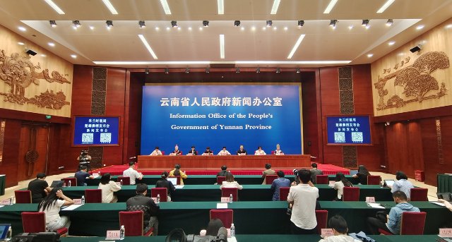 9月23日，楚雄彝绣成衣系列将亮相米兰时装周， 古老非遗绽放国际舞台.jpg