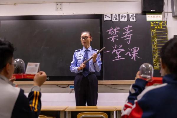 干禁毒29年的女警，露脸了！