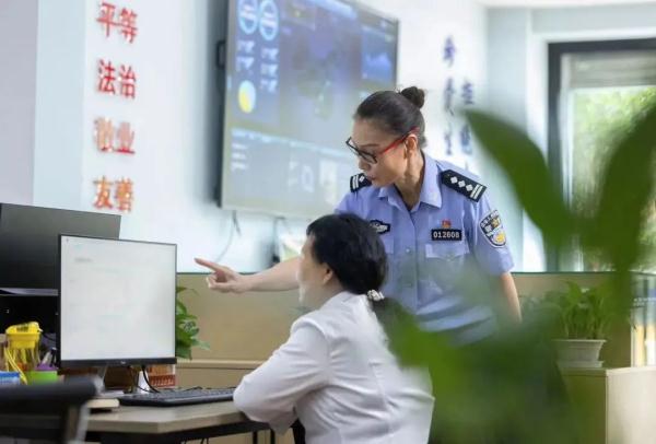 干禁毒29年的女警，露脸了！