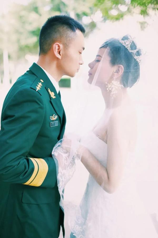 最浪漫的事，就是和心愛(ài)的人一起守邊防！