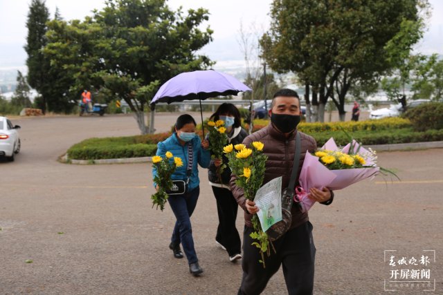 清明曲靖20萬余人掃墓，代客祭掃成為新風(fēng)尚