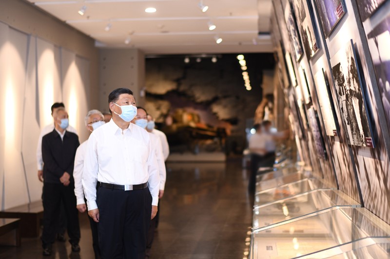 2022年8月16日至17日，中共中央總書記、國家主席、中央軍委主席習近平在遼寧考察。這是16日下午，習近平在錦州市考察遼沈戰(zhàn)役紀念館。 新華社記者 燕雁 攝