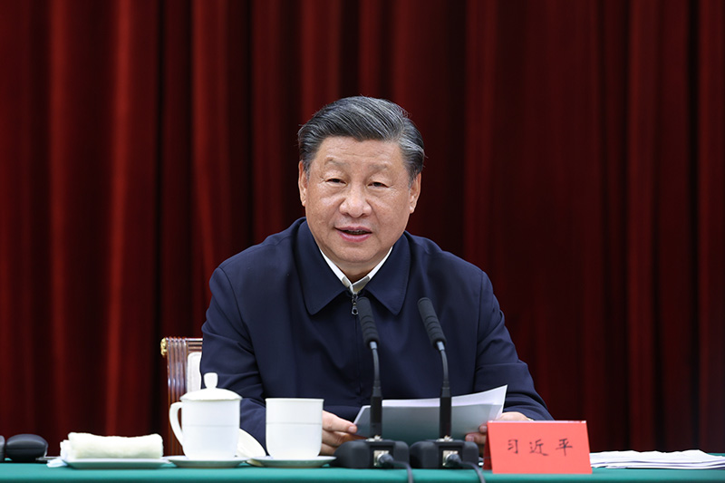 2023年10月12日下午，中共中央總書記、國(guó)家主席、中央軍委主席習(xí)近平在江西省南昌市主持召開(kāi)進(jìn)一步推動(dòng)長(zhǎng)江經(jīng)濟(jì)帶高質(zhì)量發(fā)展座談會(huì)并發(fā)表重要講話。新華社記者 鞠鵬 攝