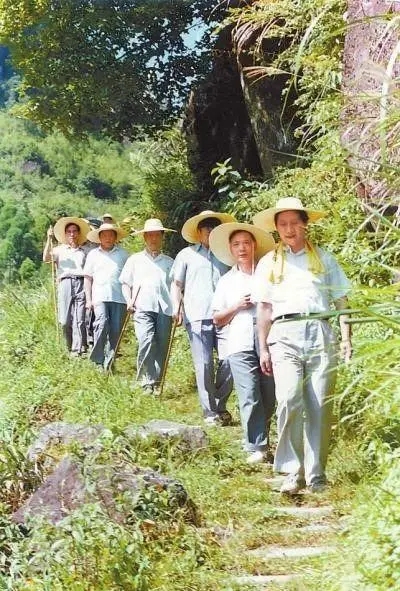 1989年7月，習近平在壽寧縣山村。