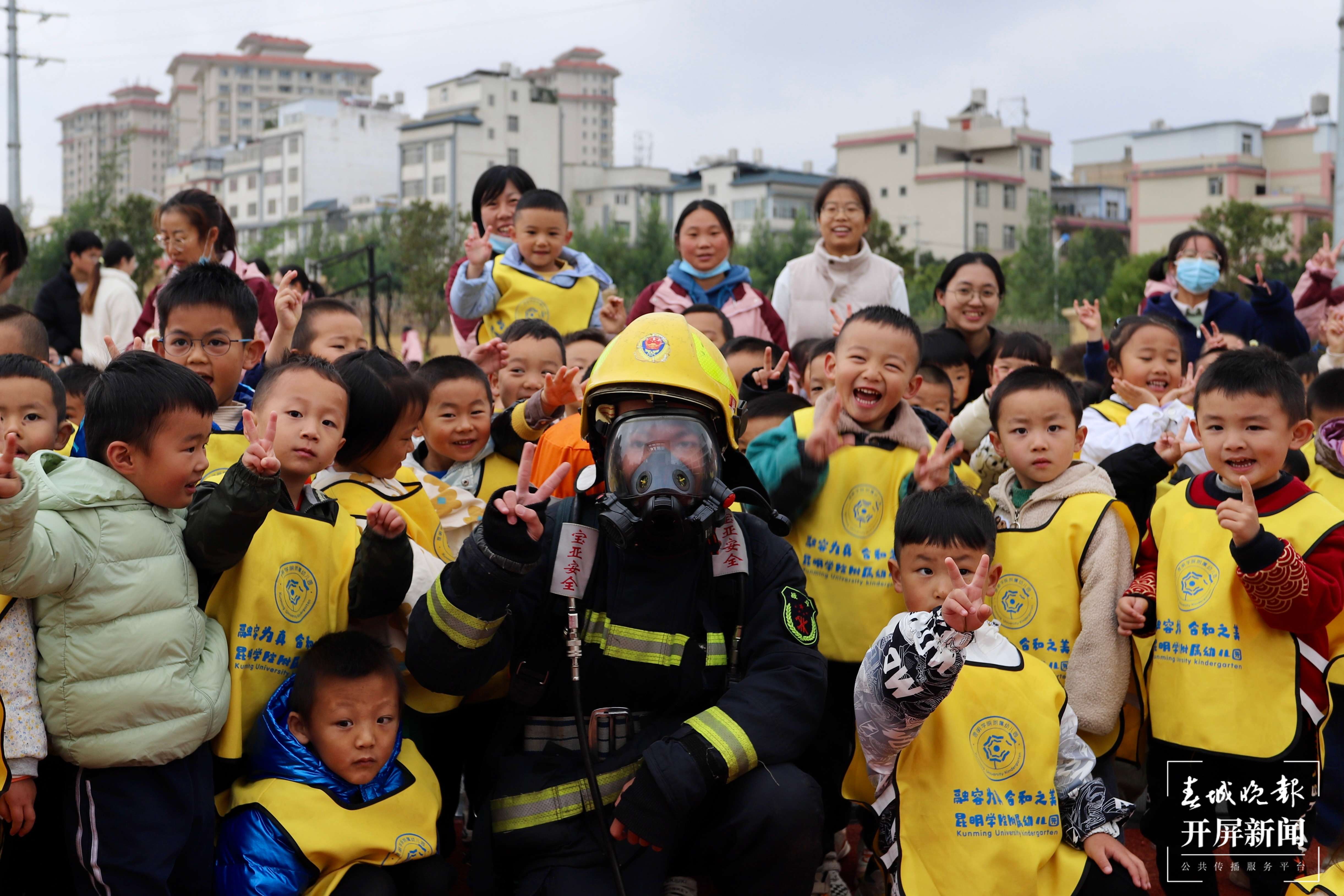 冬日里的溫暖：“火焰藍(lán)”走進(jìn)萌娃幼兒園