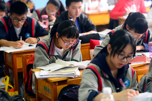 高考最后的復(fù)習(xí) 本報記者 翟劍 攝