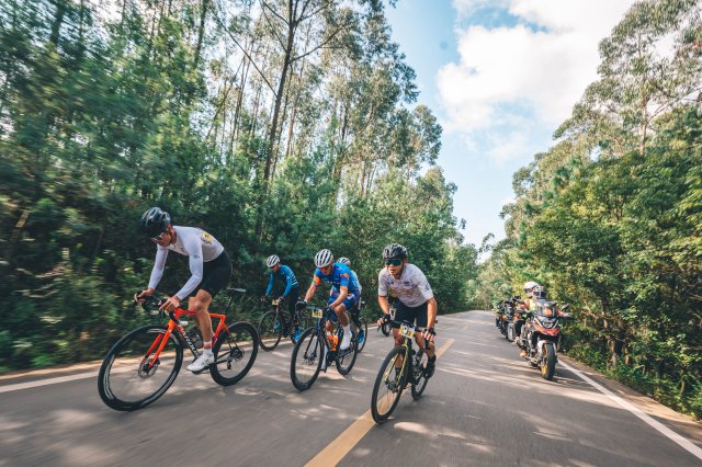 2022七彩云南格蘭芬多自行車節(jié)在玉溪澄江開賽（七彩云南格蘭芬多???節(jié)組委會(huì) 供圖）