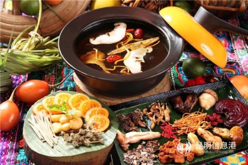 精致美食(云腿小饼、野生菌火锅、汽锅鸡、过桥米线).jpg