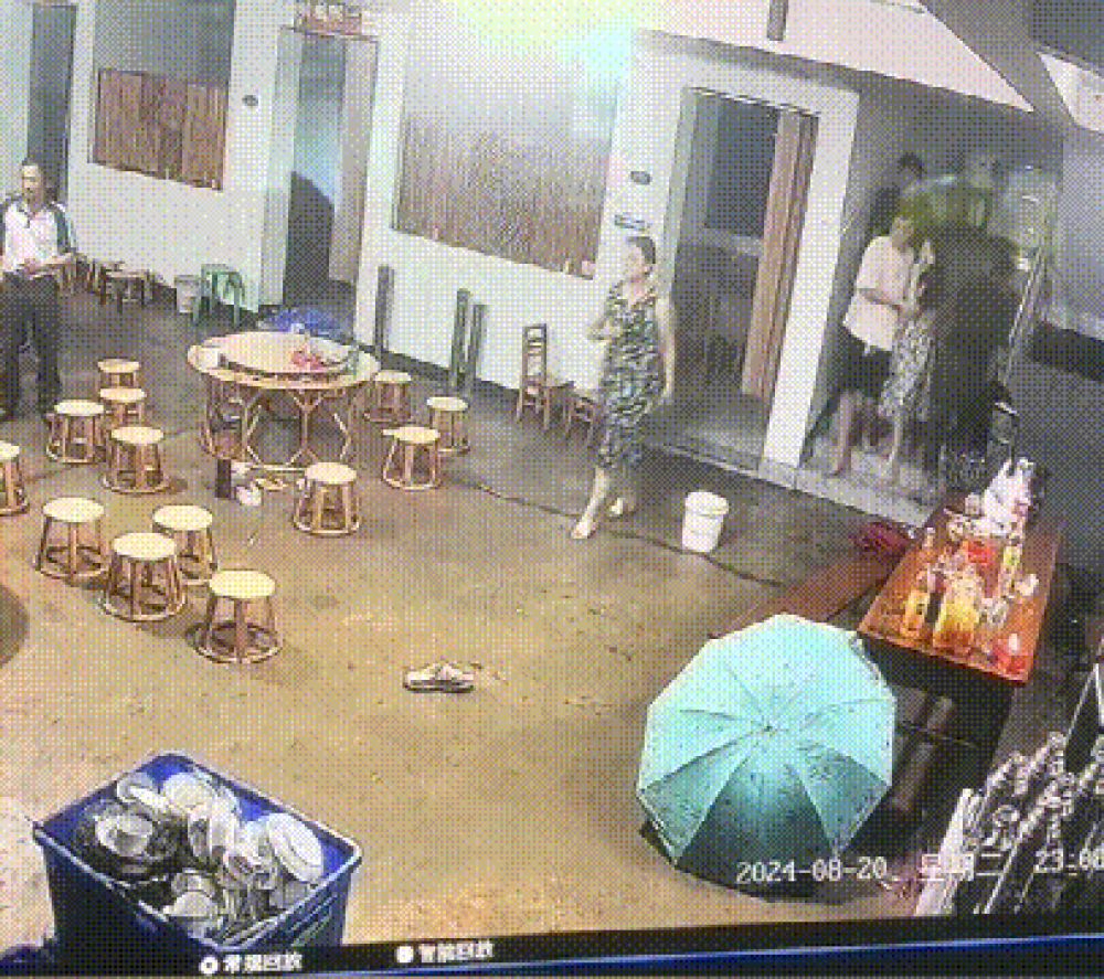 地震瞬間，一家人 (2).gif