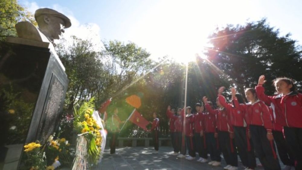 【原素材】榜样力量 精神永存 保山施甸:深切缅怀杨善洲.mp4_20231009_111807.533.jpg