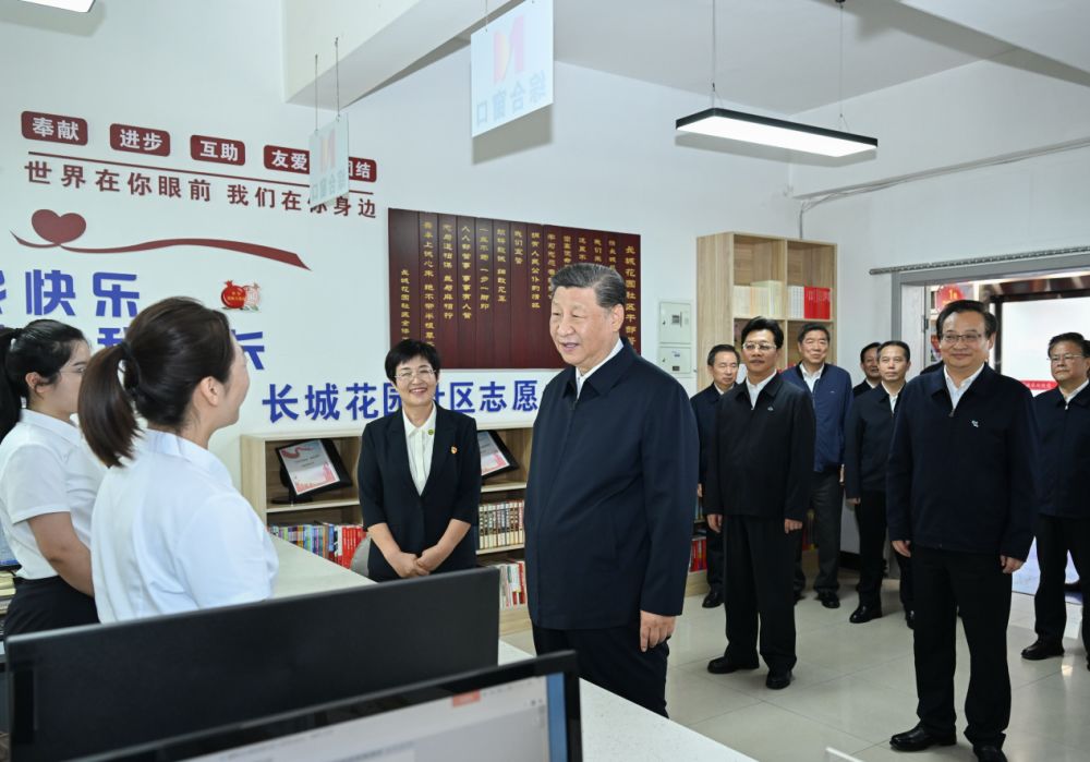 2024年6月19日，習(xí)近平總書記來(lái)到寧夏銀川市金鳳區(qū)長(zhǎng)城花園社區(qū)考察。