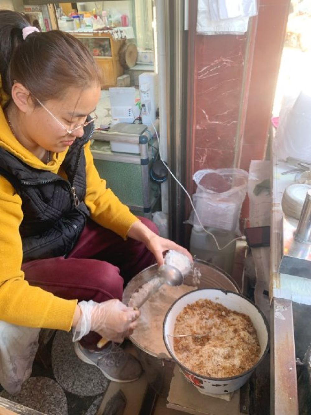 将米糕灌入模具.jpg