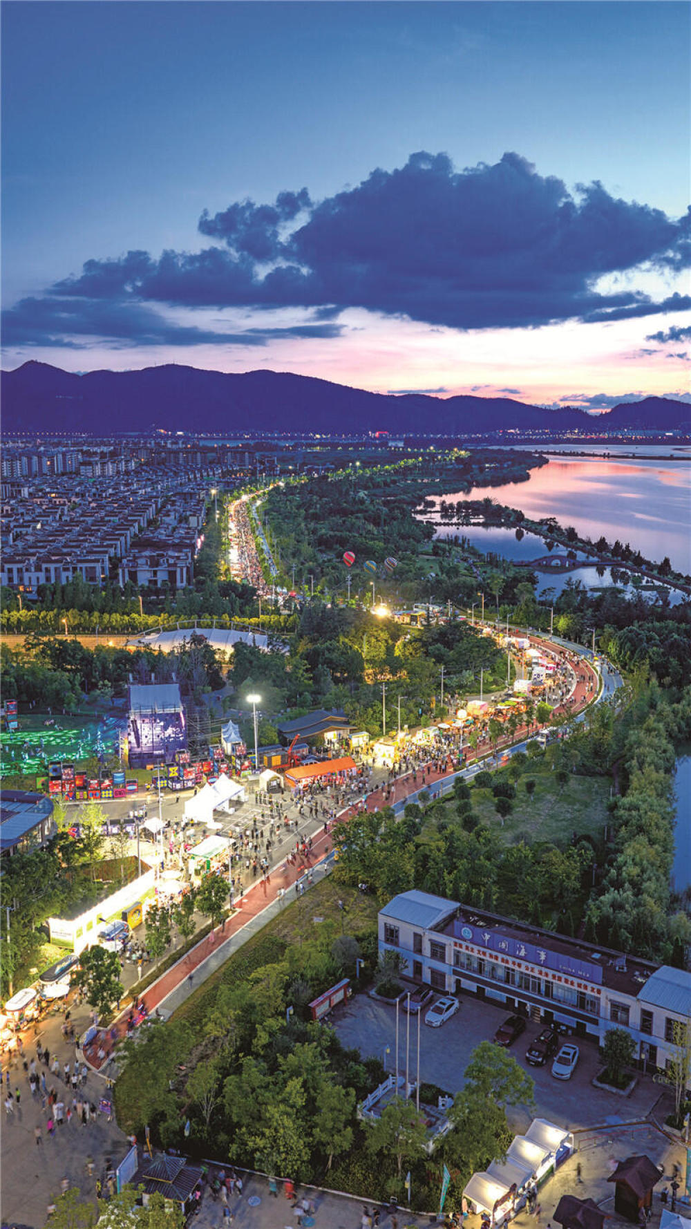 航拍2025滇池国际咖啡文化嘉年华滇池东岸活动现场.jpg