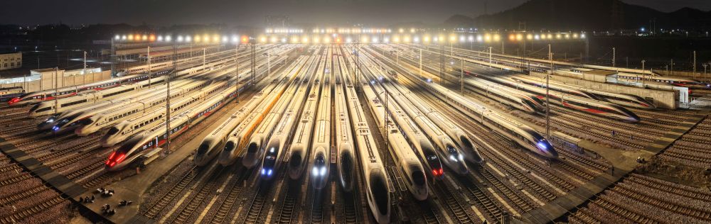 △ 2026年2月1日，動(dòng)車組列車?？吭趶V州動(dòng)車段存車場(chǎng)（無(wú)人機(jī)照片）。