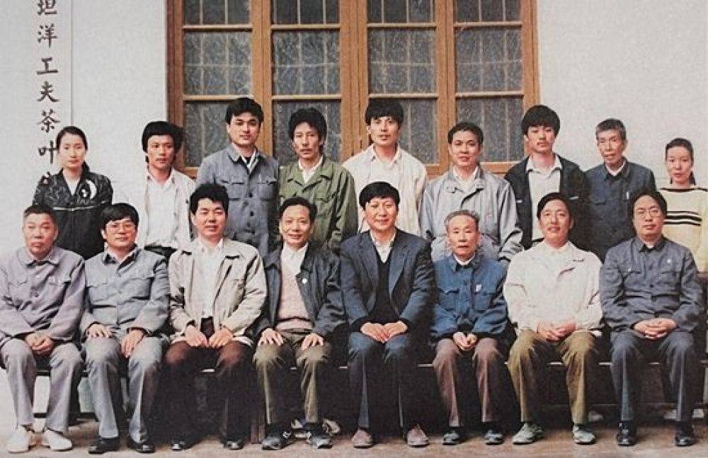 1990年5月，剛調(diào)任福州市委書記的習(xí)近平到寧德交接工作時，調(diào)研福安市社口鄉(xiāng)坦洋工夫茶葉公司。