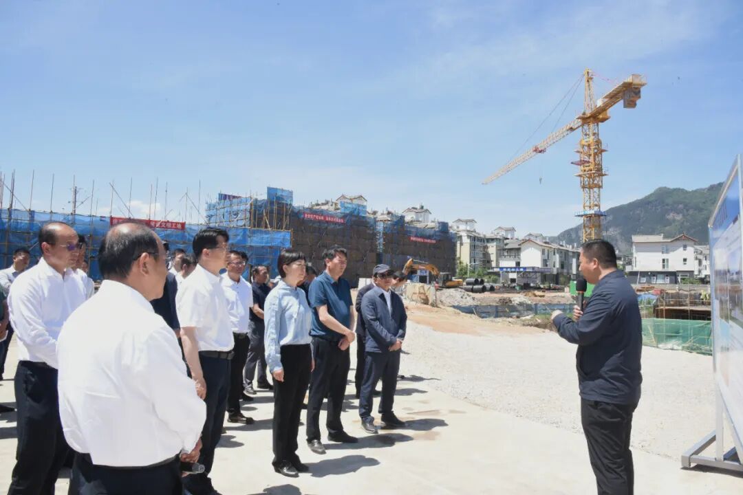 丽江市项目攻坚玉龙县现场推进会强调：坚定不移抓产业抓项目抓招商 全力以赴拼经济稳增长促发展_丽江市项目攻坚玉龙县现场推进会强调：坚定不移抓产业抓项目抓招商 全力以赴拼经济稳增长促发展_
